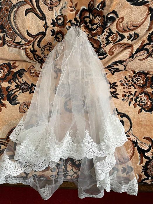 Весільна сукня, фата, хустка та болеро. Ціна договірна.