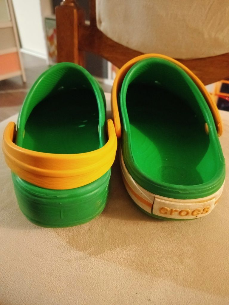 Klapki Crocs roz J3