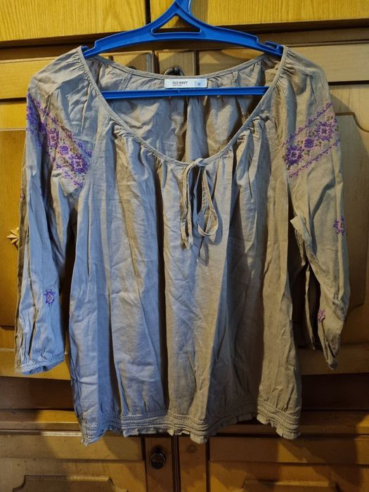 Жіноча вишиванка