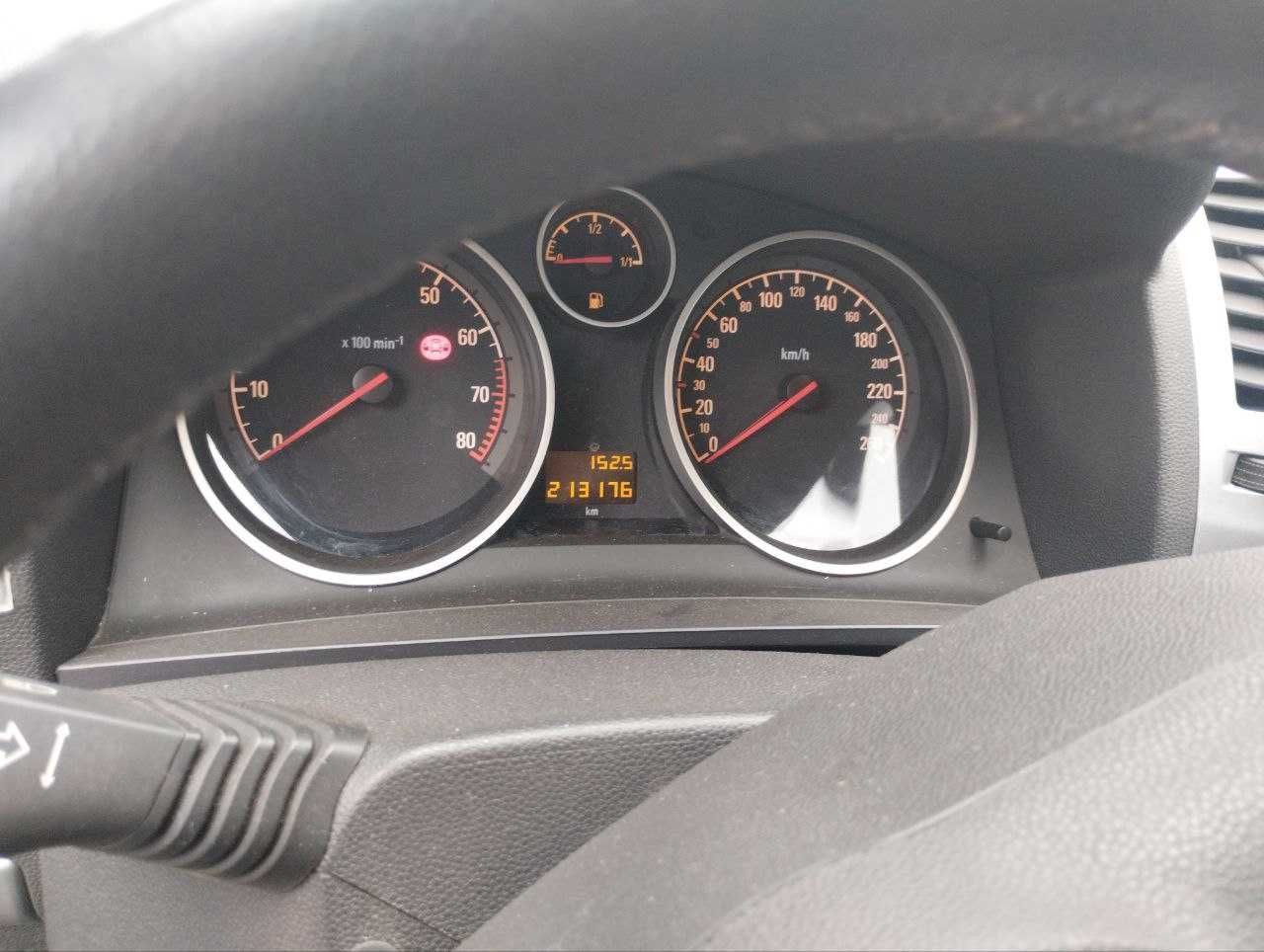 Opel Zafira B 2012