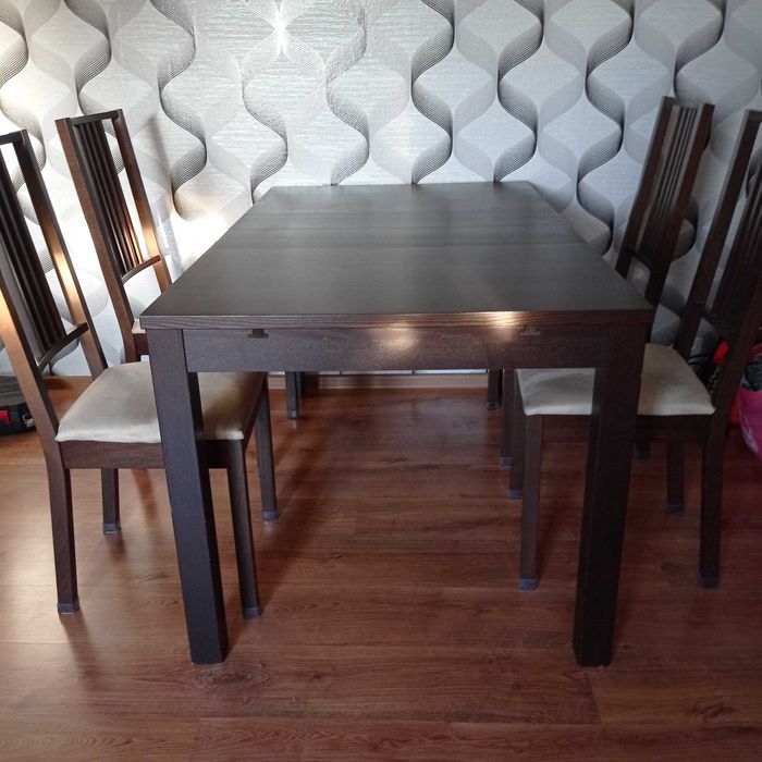 Sprzedam stół  rozkładany + 4 krzesła