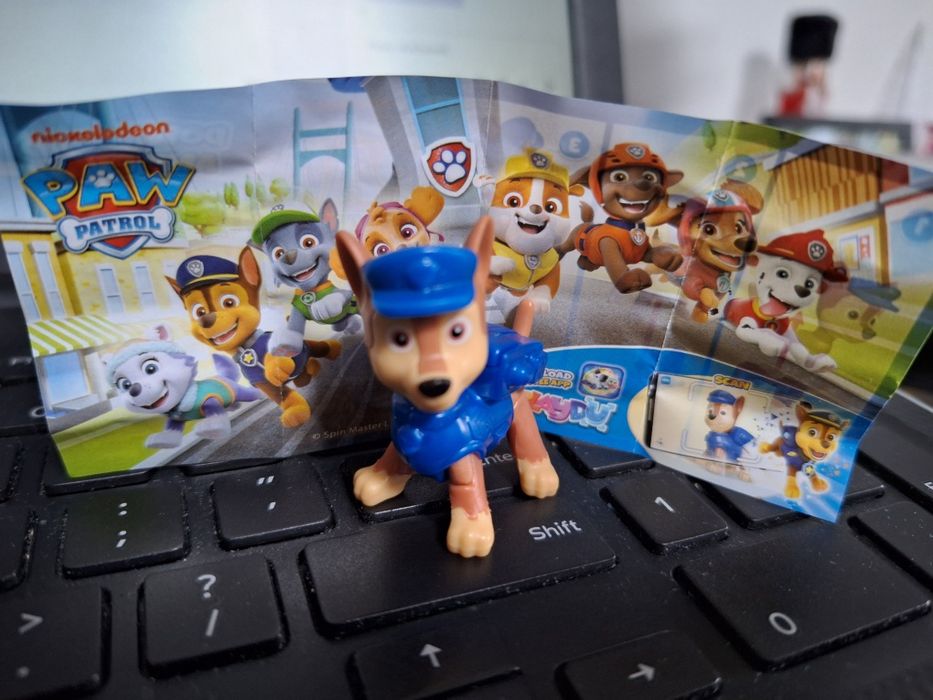 Psi Patrol Kinder figurka Chase