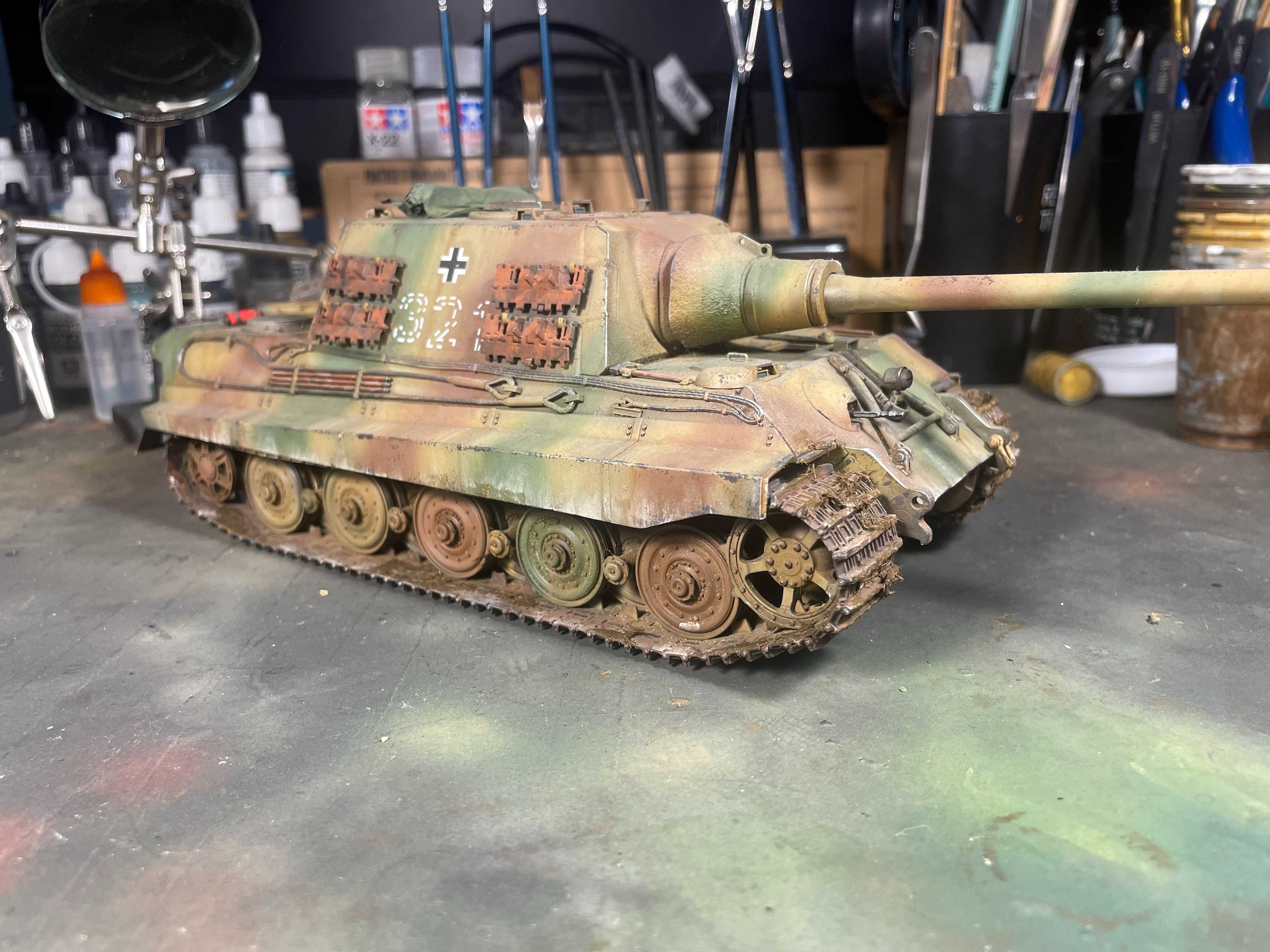Niemiecki niszczyciel czołgów Jagdtiger / Henschel / model skala 1:35