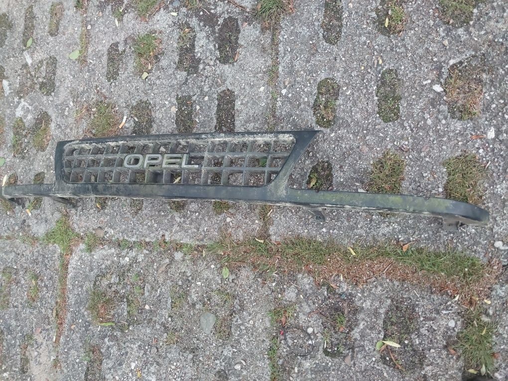 Opel Frontera A I 1 grill przedni atrapa zderzak kratka