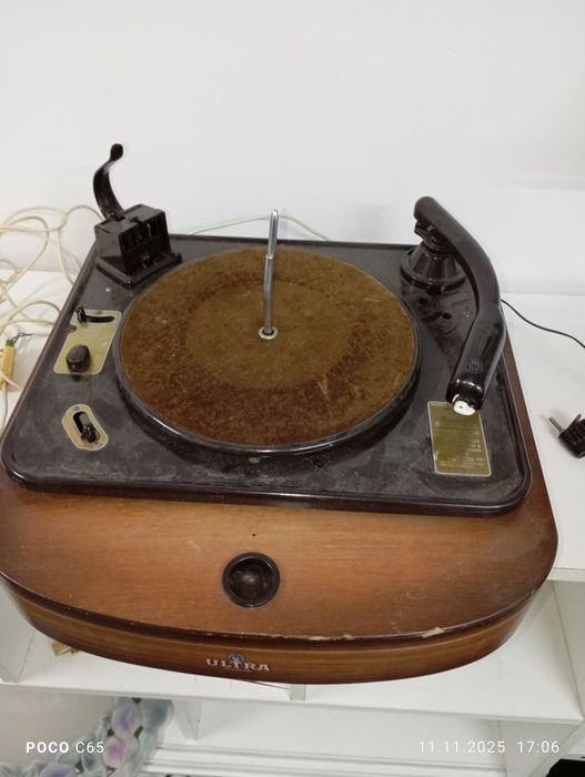 Stary gramofon ,"automatyczny"