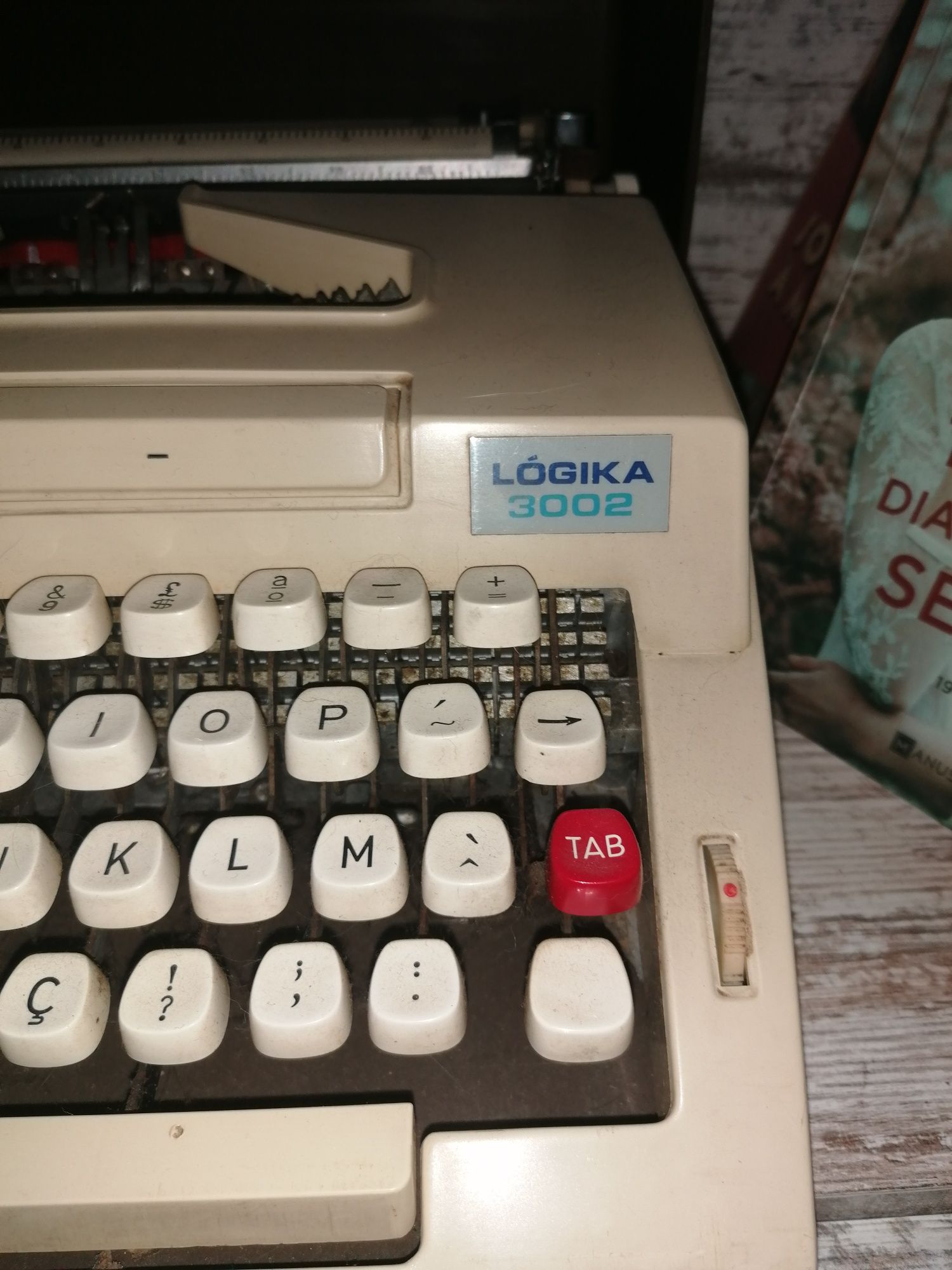 Máquina de escrever Logika 3002
