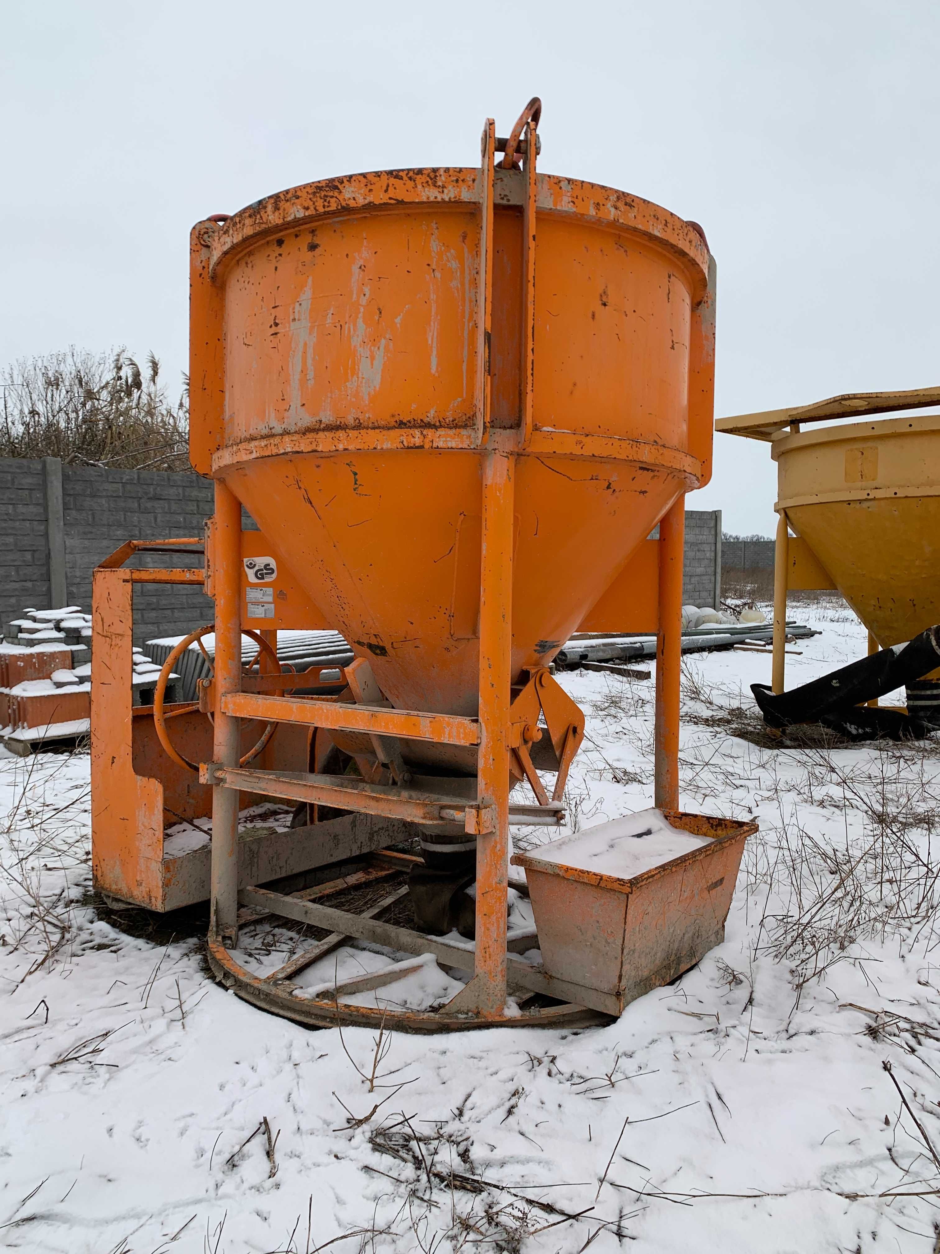 Zbiornik lej pojemnik bomba silos do betonu 1500l z podestem roboczym
