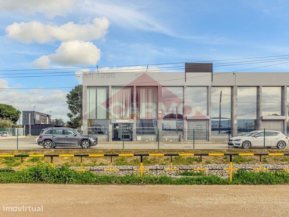 Armazém de 2 pisos para Comércio e Serviços (Negociável!)