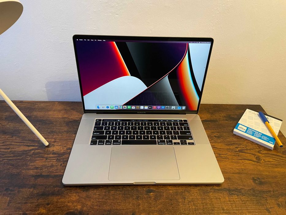 Apple Macbook Pro 16 Retina 16 GB 512 GB AMD 5300