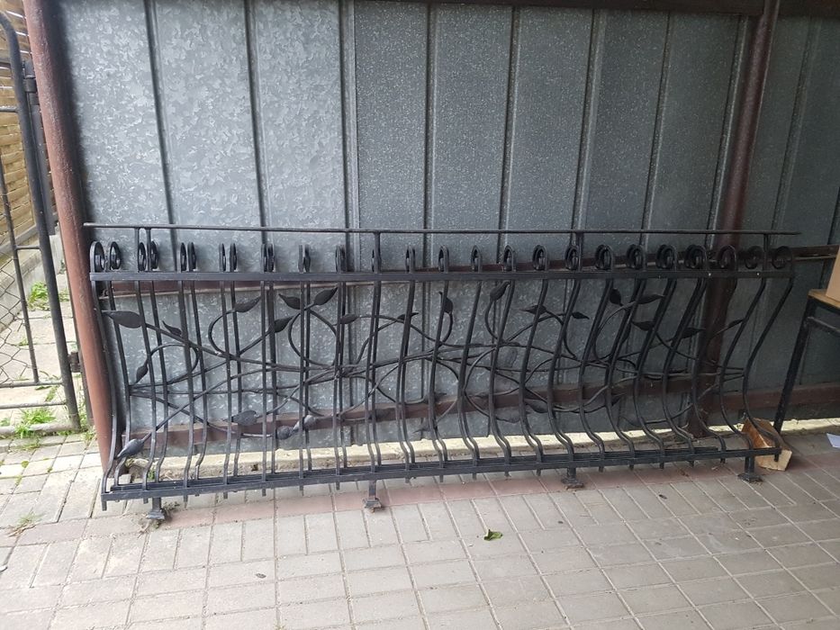 2 elementy Barierka balustrada kuta z motywem roślinnym czarna