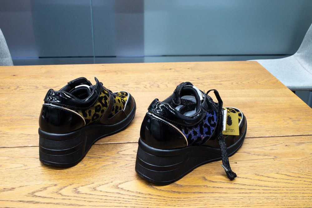 Sapatilha Feminina Preta c/ dourado