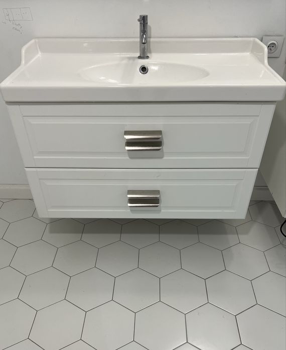 2x umywalka z szafką wiszącą