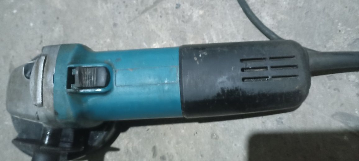 Болгарка УШМ,Makita 9558 оригінал.Працює ідеально.Стан на фото