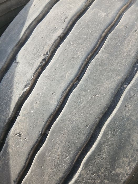 Грузові шини бу 385/65/R22.5
