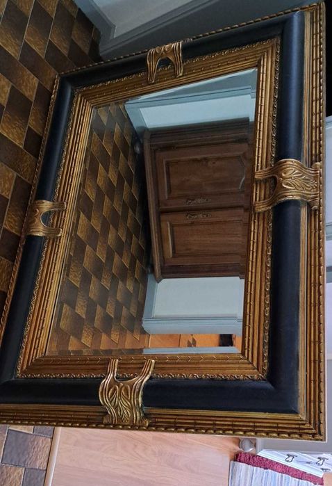 Espelho grande dourado e preto