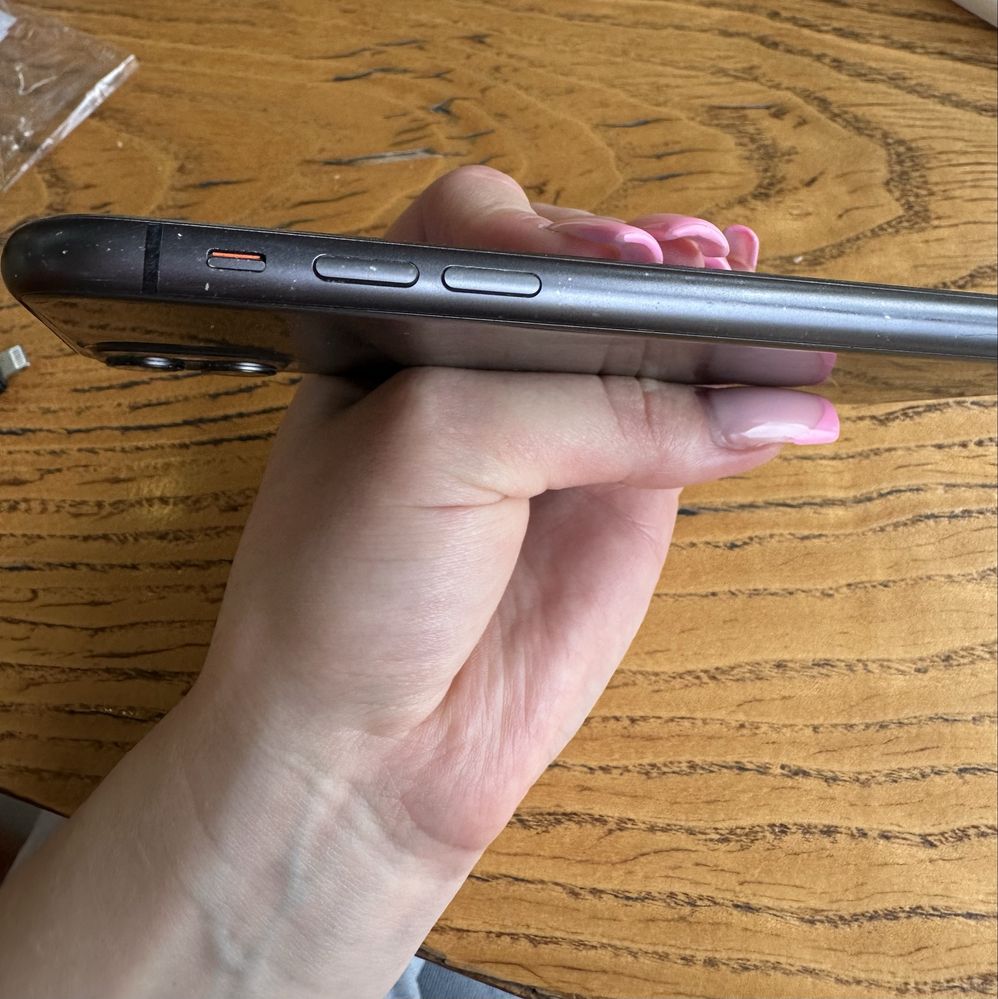 Iphone 11 64 гб R-sim в отличном состоянии