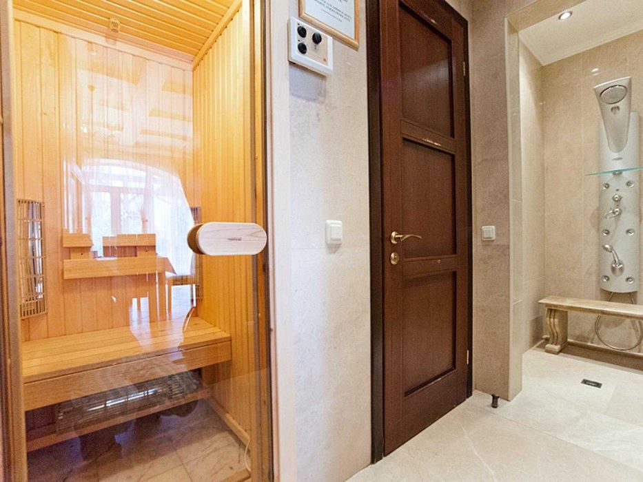 Подобова Аренда !Будинку VIP класа!22спальних місця з теплим  басейном