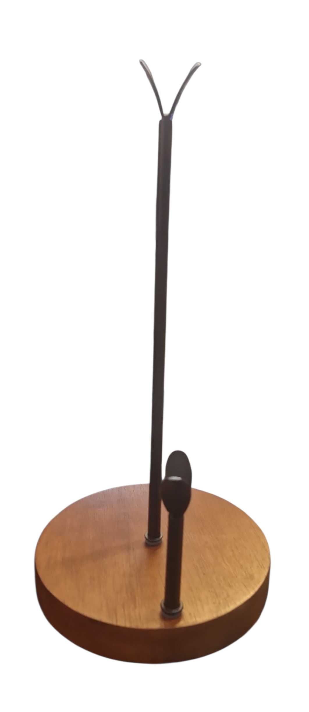 Rustykalny uchwyt na ręcznik papierowy | drewniany, stojący, 30 cm