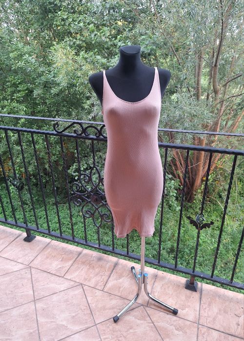 Prążkowana sukienka marka Pull&Bear rozmiar M 38