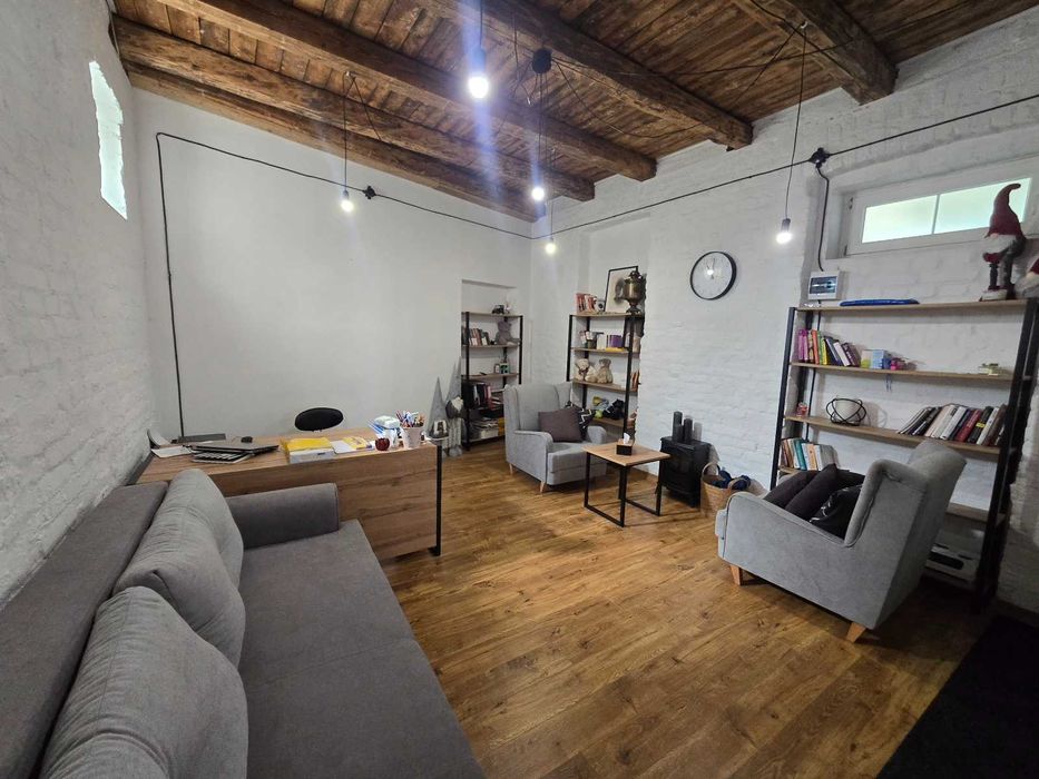 Будинок-лофт з власним гаражем   в історичному центрі Ужгорода