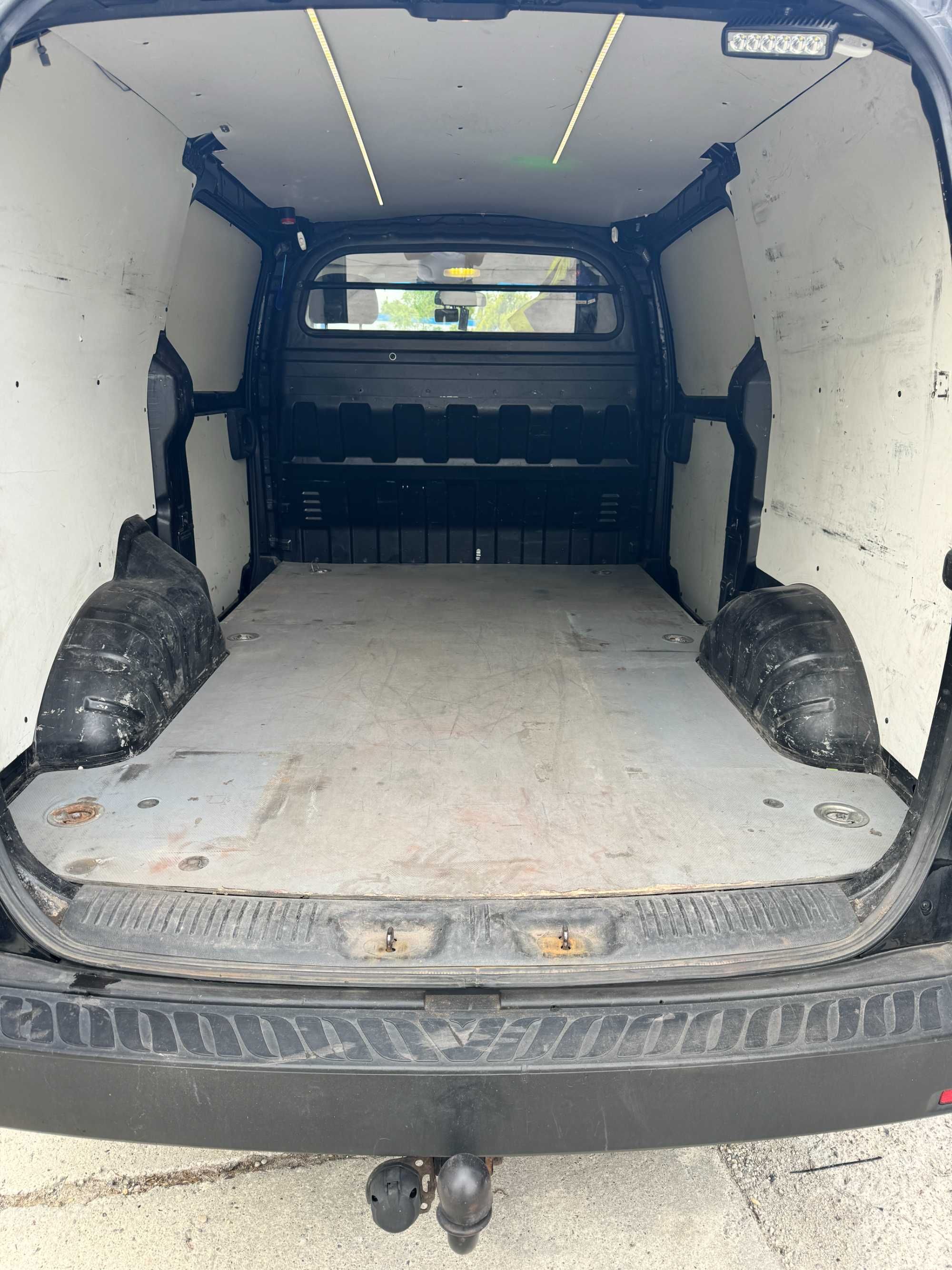 Hyundai H1 2,5 diesel vat 1