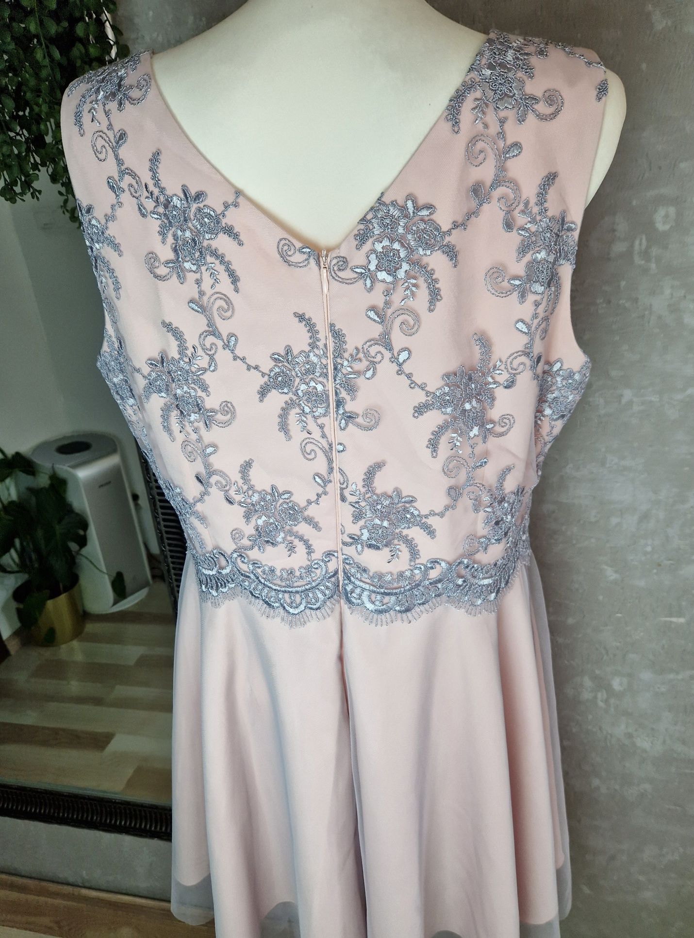 Elegancka sukienka na okazje 42 44 pudrowy róż z koronką na komunie