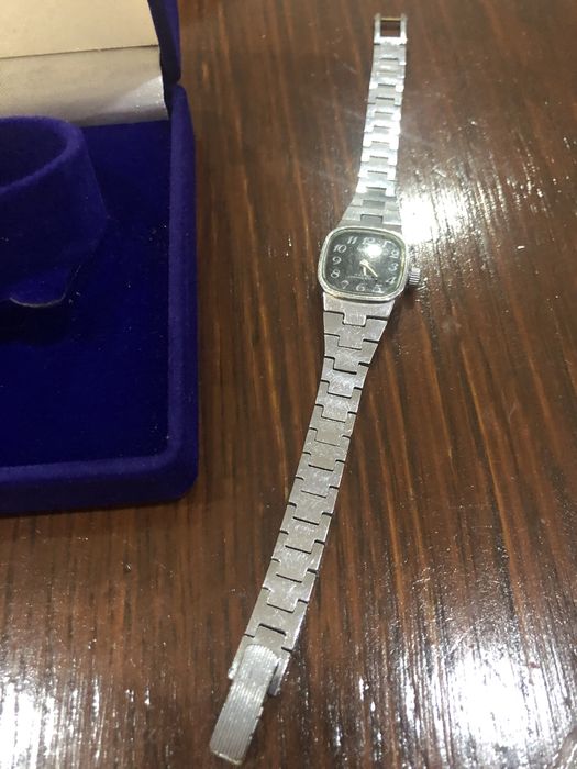 Zabytkowy zegarek damski radzieckiej marki Yanka Ussr Vintage