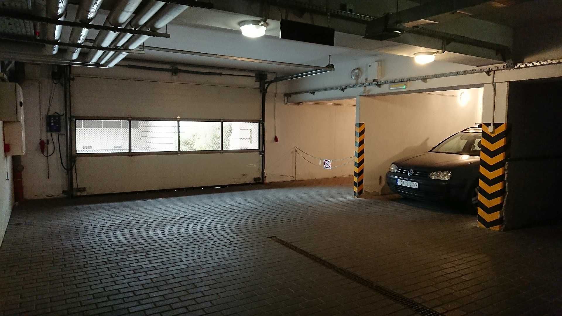 Garaż miejsce postojowe parkingowe Toruń ul. Podchorążych Sobieskiego