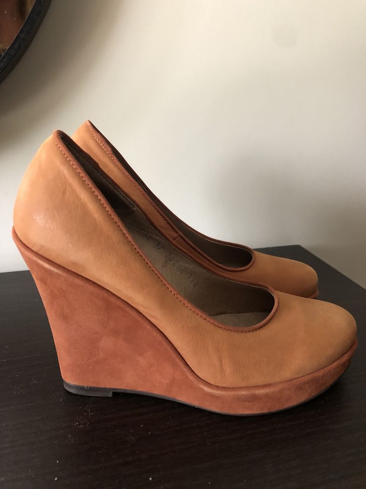 Buty na koturnie Nessi 37