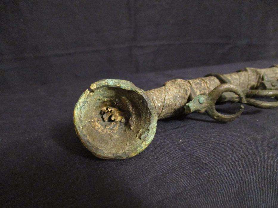 Cachimbo tribal cerimonial vintage pele de cobra bronze e madeira