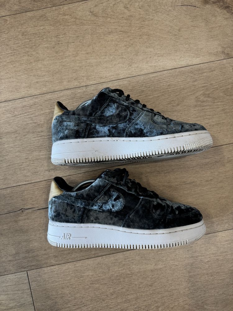 Buty welurowe Nike Air Force 1 WMNS 07 PRM