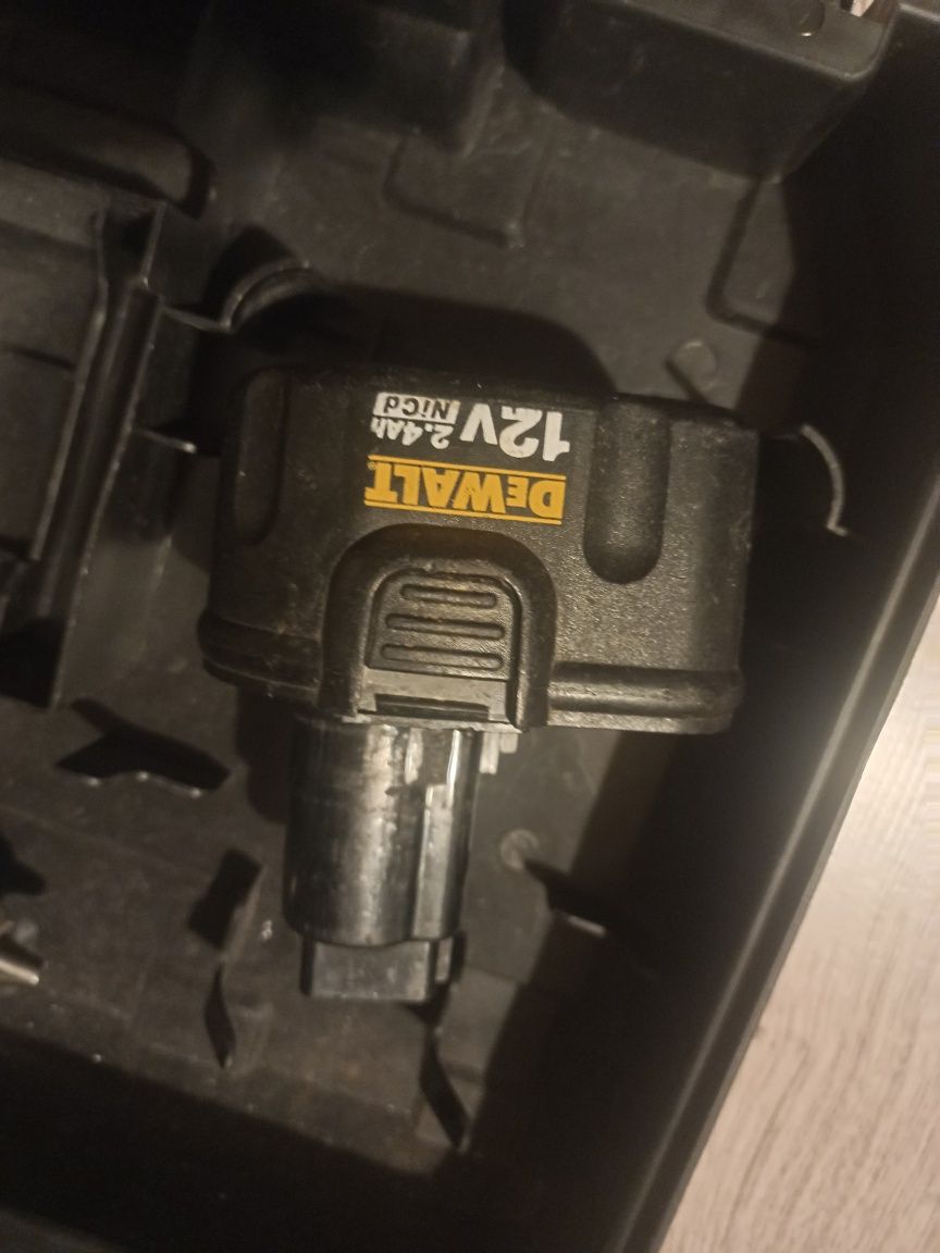 Wkrętarka DeWalt 12v 2 baterie 2.4Ah i 1.3Ah