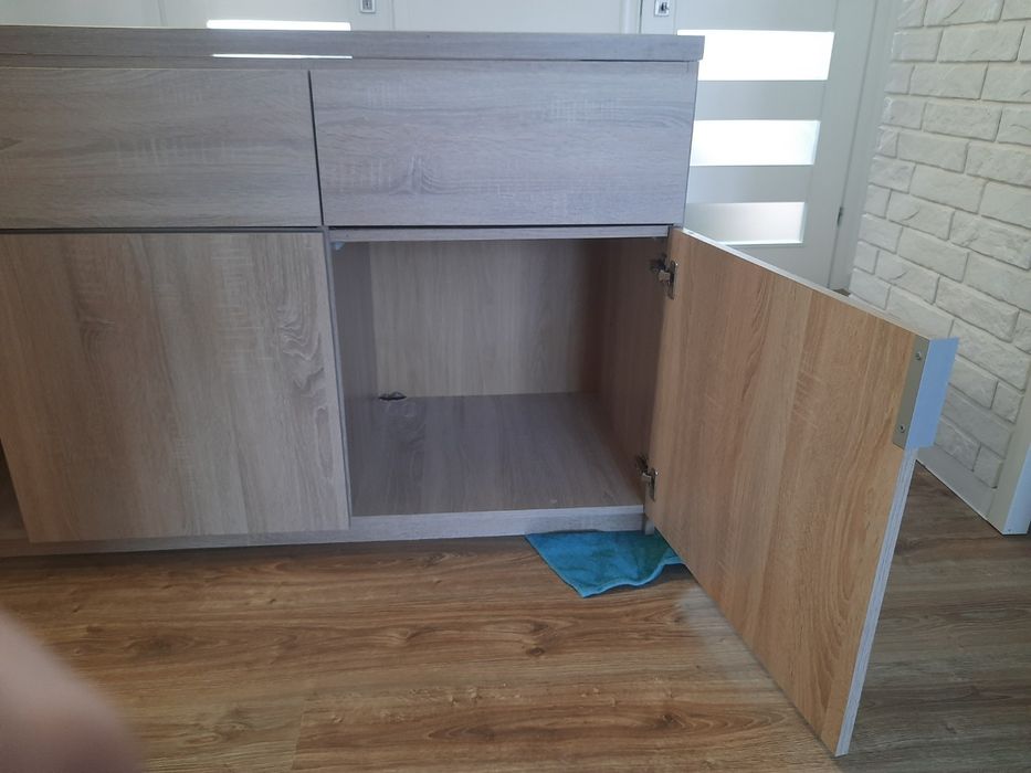 Sprzedam komodę dąb sonoma.