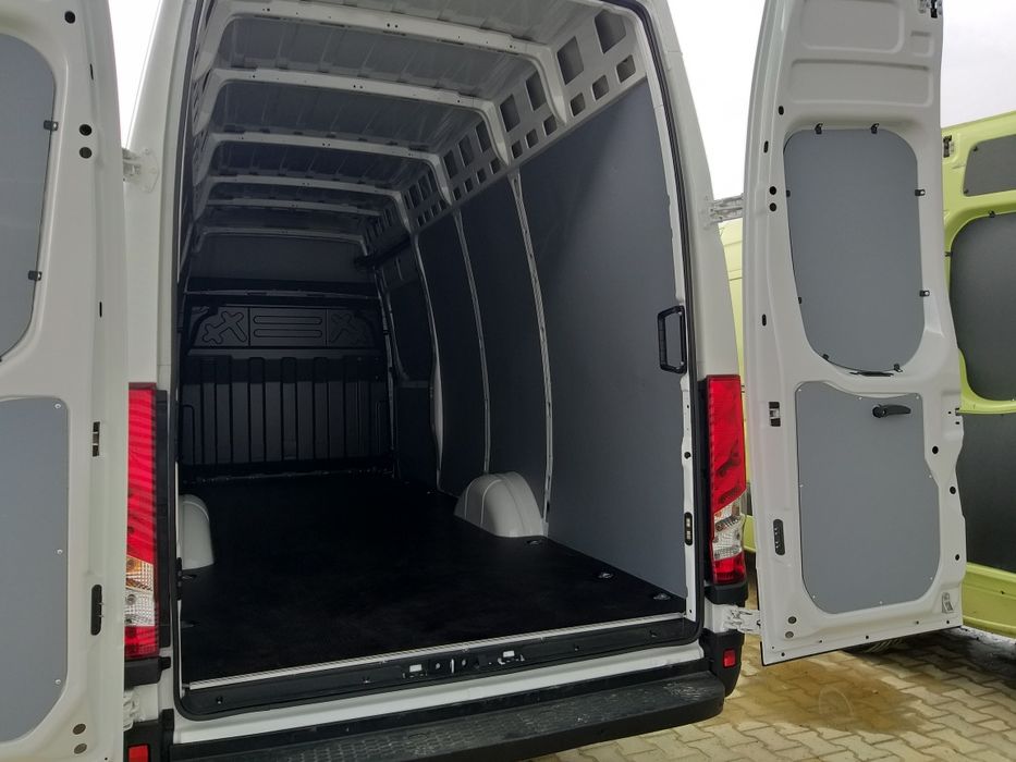 Zabudowy busów, tworzywo sztuczne, plastik ultralekki. Podłoga i boki