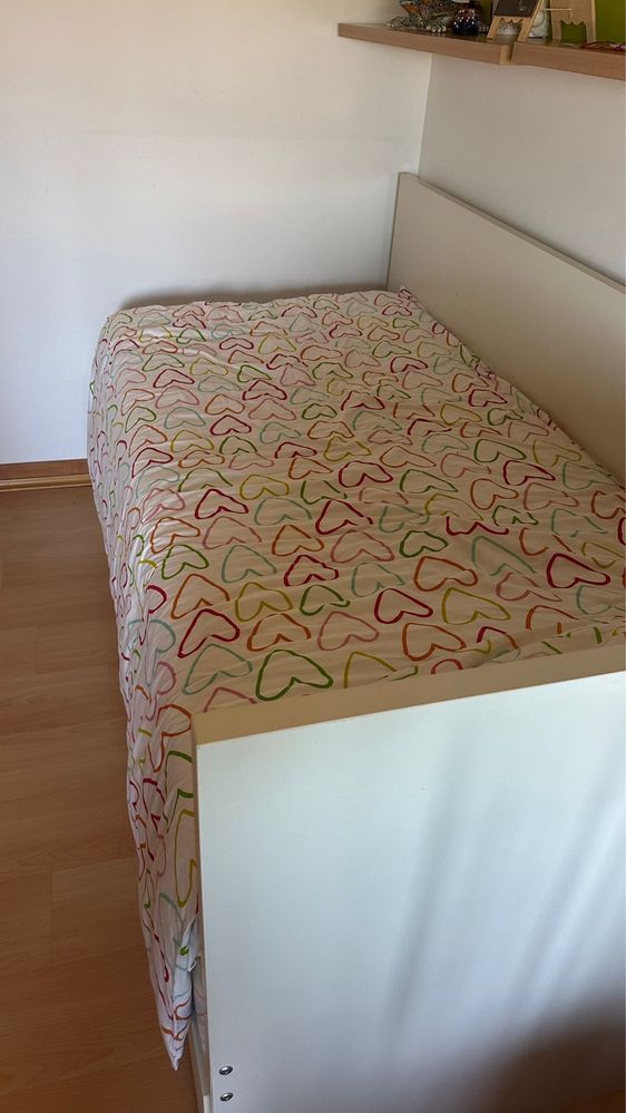 Cama de solteiro IKEA com gaveta
