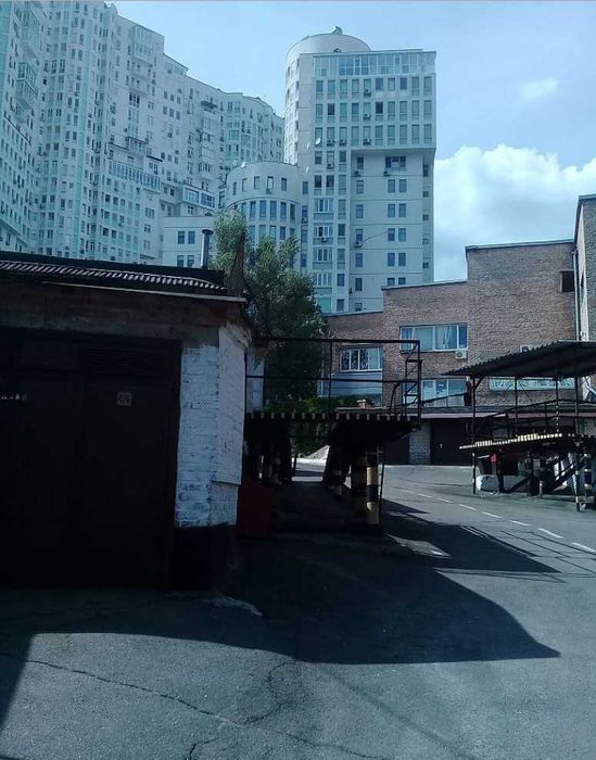 Продам Гаражний бокс, Печерський район, вул. Міхновського 16