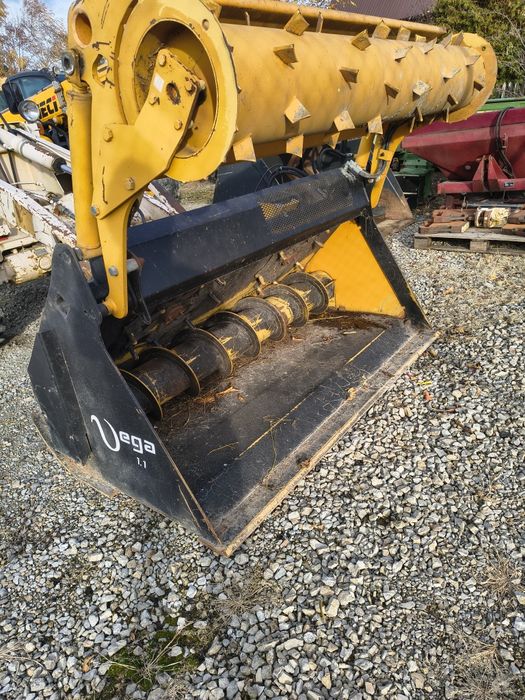 Łyżka do mieszania paszy i zadawania EMILY  VEGA 1.1  jak Nowa