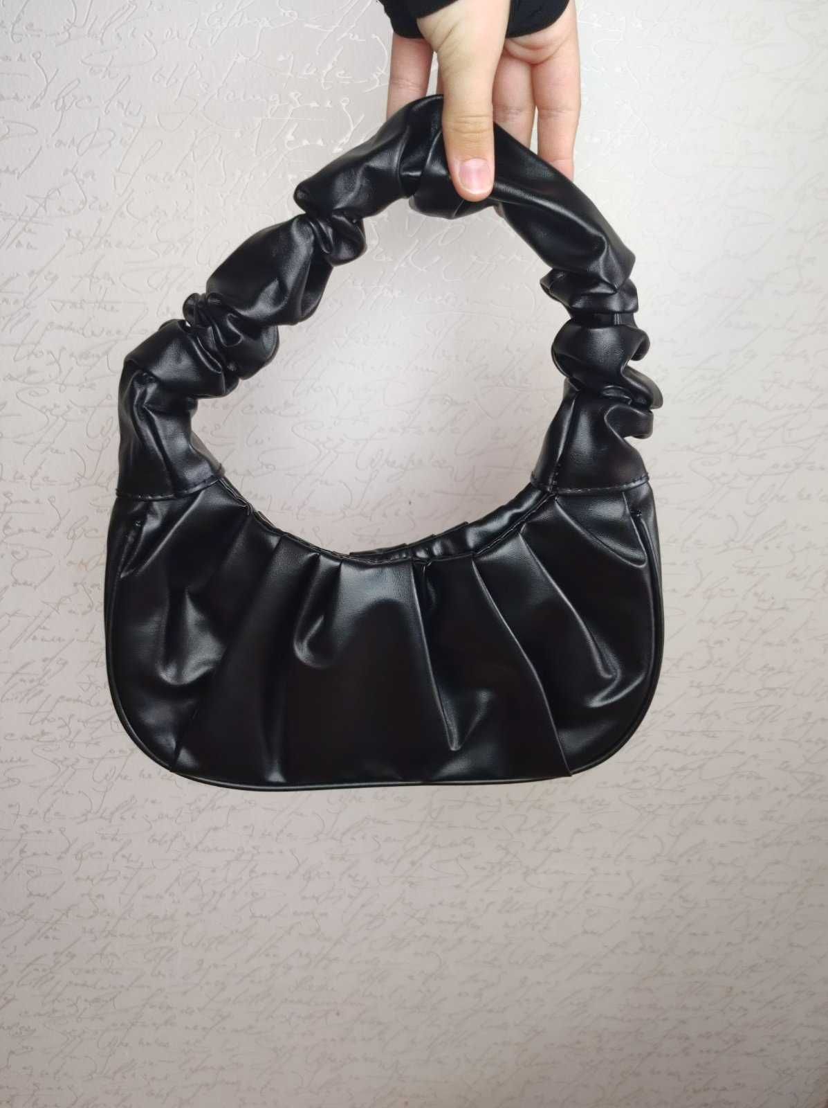 Жіноча сумка багет зі стиснутою ручкою чорного кольору Chloe