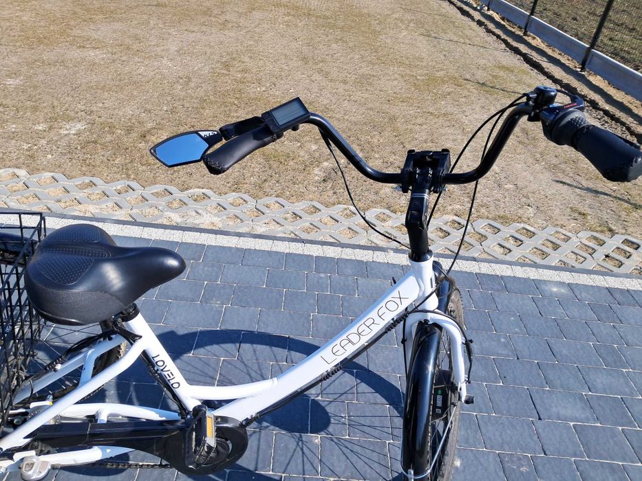 Rower elektryczny trójkołowy z dużym koszem