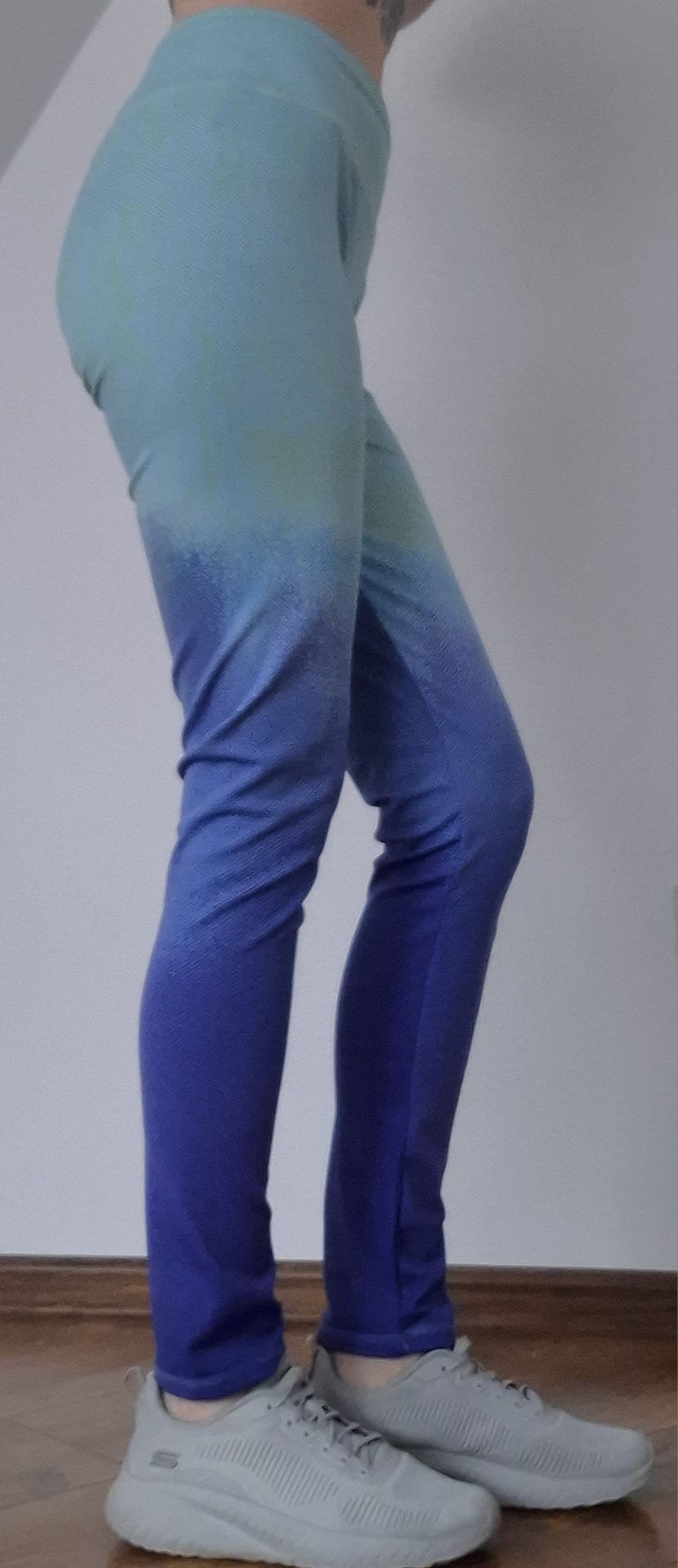 Legginsy sportowe, kolory niebieskie, S/małe M, wzór.
