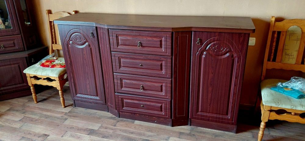 КомодСервант2 в гарному стані