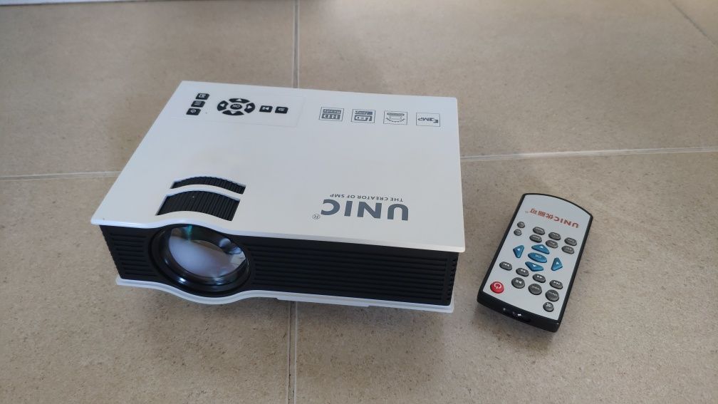 Projetor unic uc40