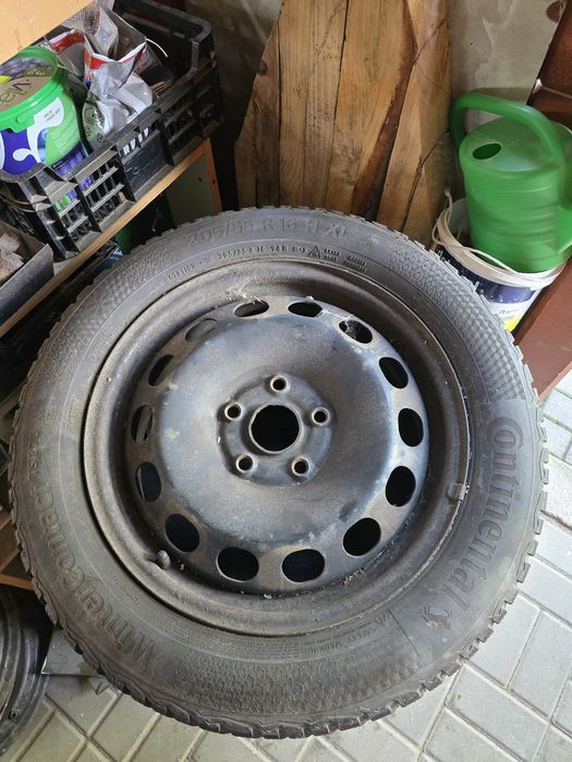 Opony zimowe Continental 205/55/16 + felgi stalowe 5x112 oryg VW