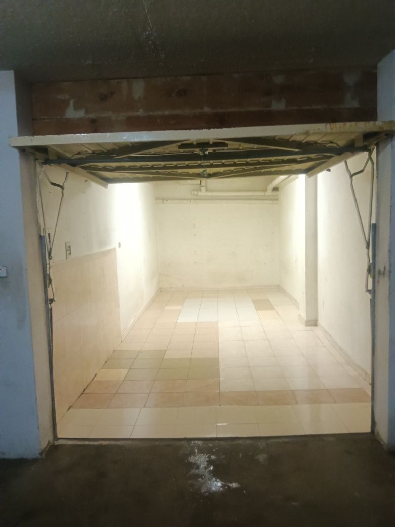Garagem em vale do cobro