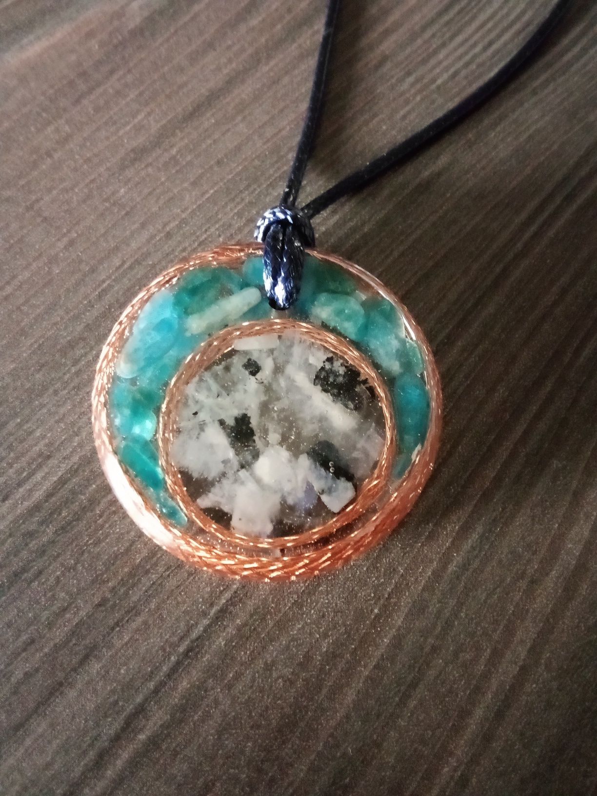Wisior, orgonit, amulet