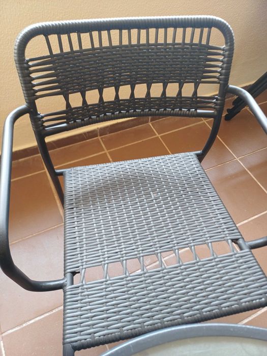 Conjunto de mesa e cadeiras