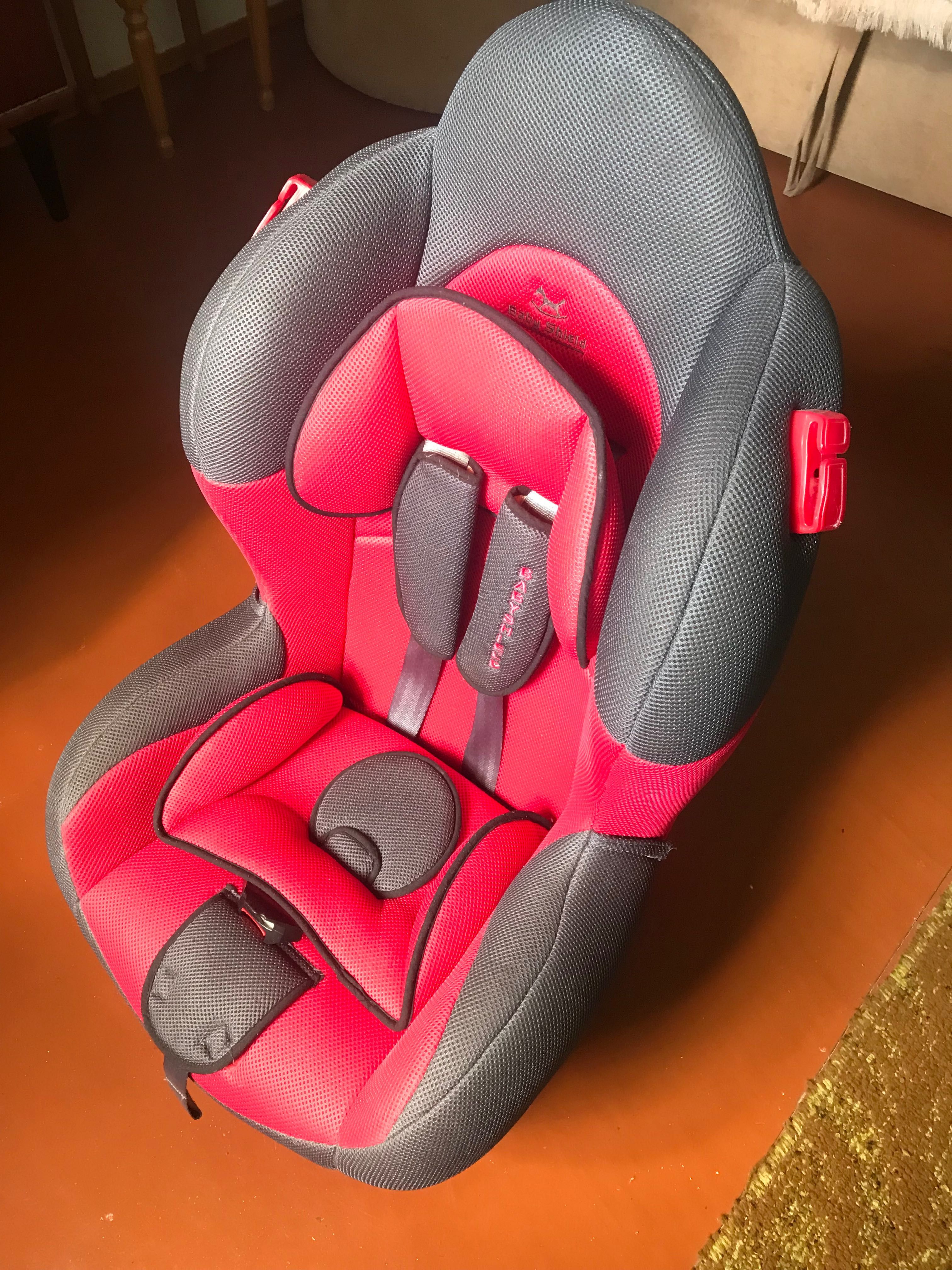 Дитяче крісло для авто