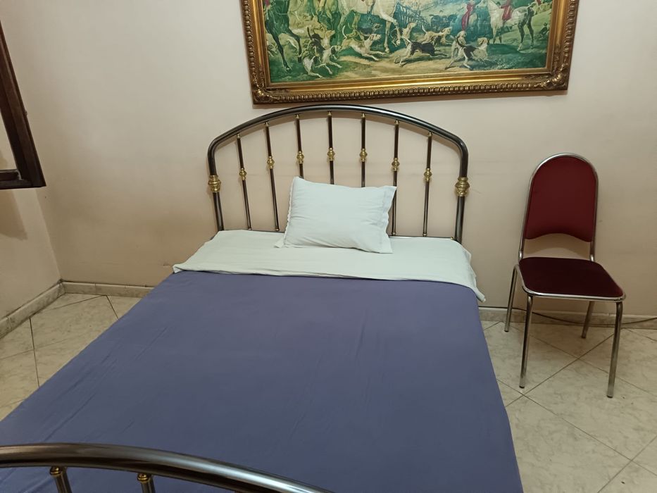 Arrenda-se quarto – Foros de Amora (a 5 minutos da estação)