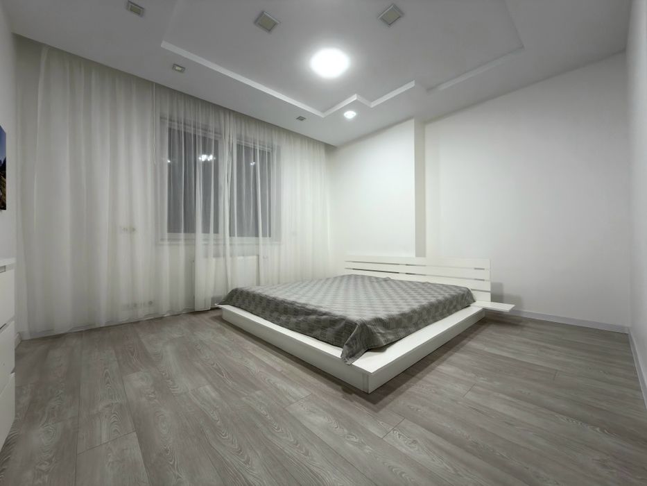 Глушкова 9в, генератор, Іподром, 7 пов, 2 спальні і велика вітальня