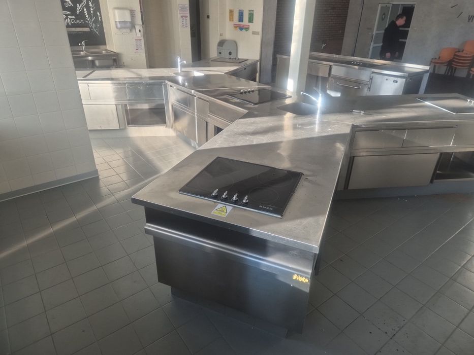 Stół gastronomiczny wielostanowiskowy